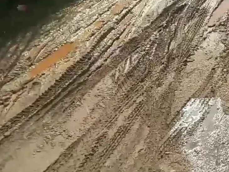 బి. కోడూరులో అధ్వానంగా రోడ్డు
