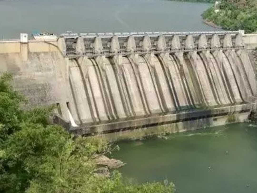 శ్రీశైలానికి తగ్గిన వరద.. గేట్స్ క్లోజ్
