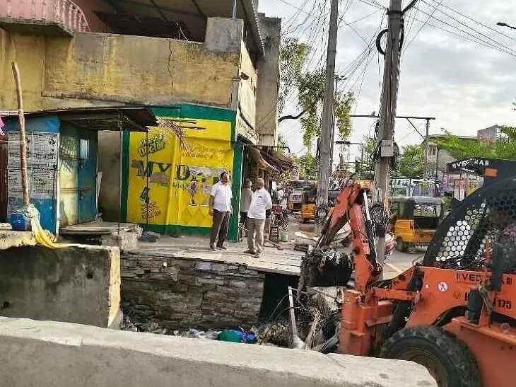మున్సిపల్ కమిషనర్ ఆకస్మిక తనిఖీలు