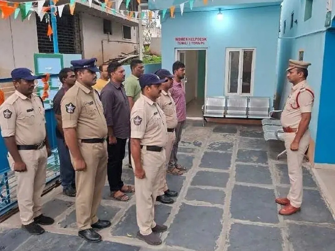 సమయపాలన, క్రమశిక్షణ పాటించాలి: ఎస్పీ