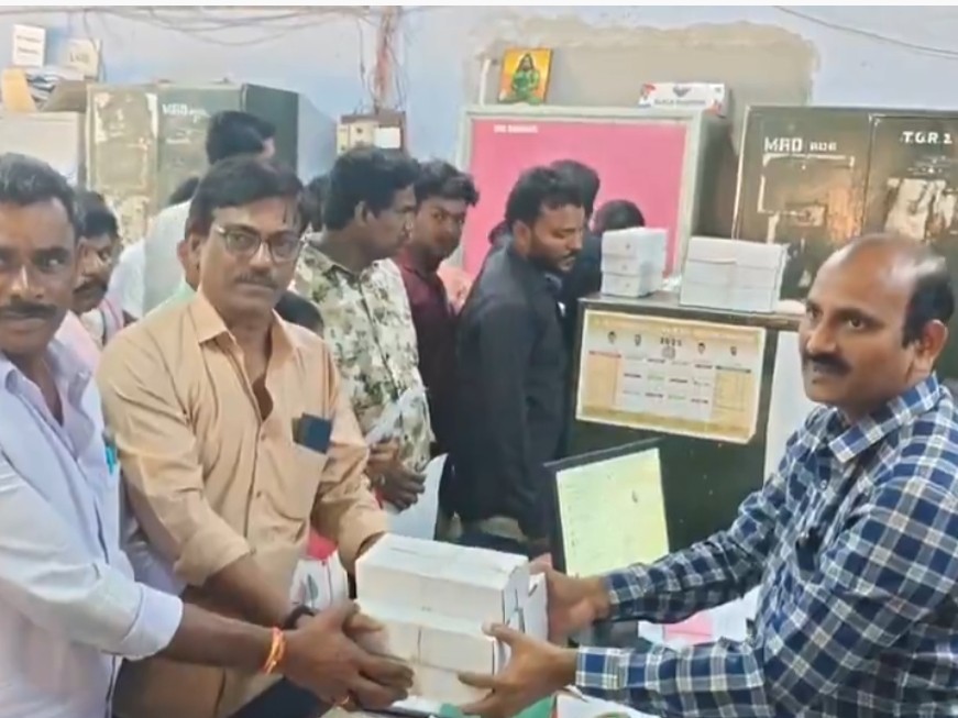 రాయదుర్గంలో ప్రారంభమైన స్మార్ట్ రేషన్ కార్డుల పంపిణీ