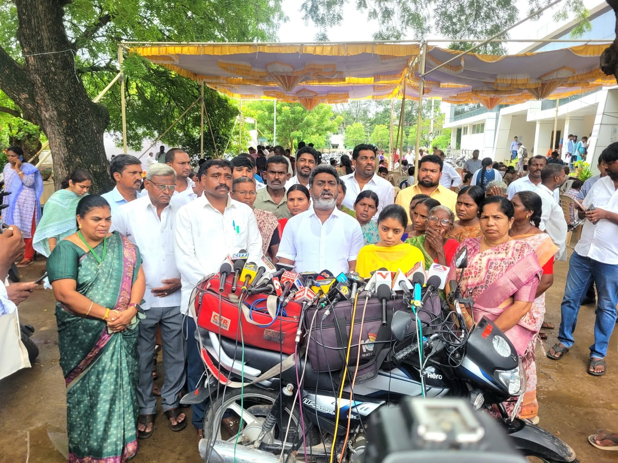 ‘తురకపాలెం మరణాలపై స్పష్టత ఇవ్వాలి’