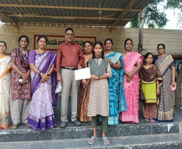 రాష్ట్రస్థాయి స్విమ్మింగ్ పోటీలకు గుత్తి విద్యార్థి ఎంపిక