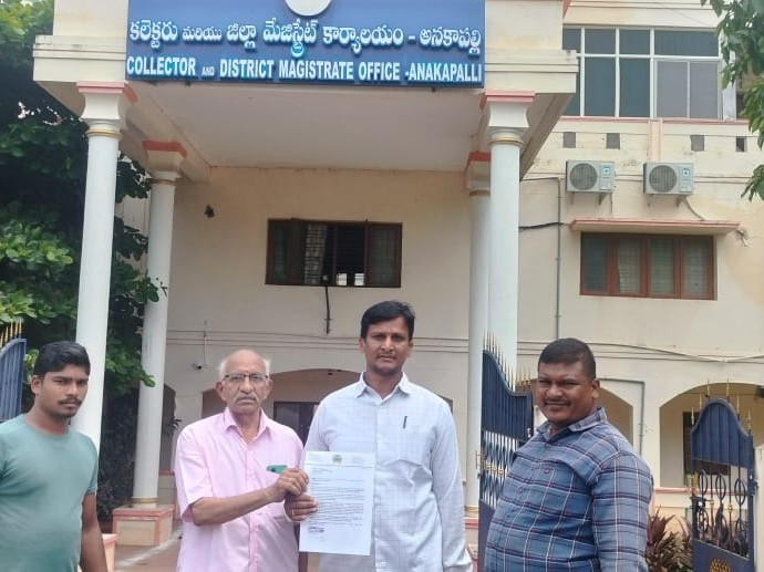 ‘ఫూట్ ఓవర్ బ్రిడ్జ్ నిర్మించాలి’