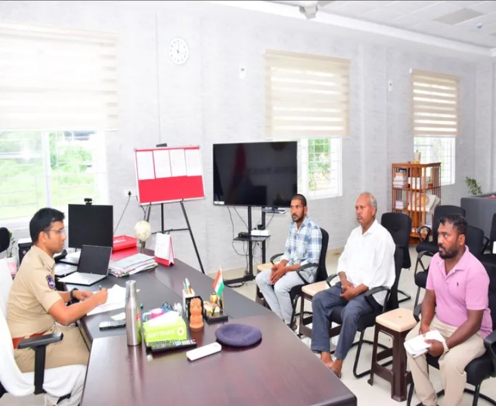 పోలీసు కార్యాలయంలో గ్రీవెన్స్ డే