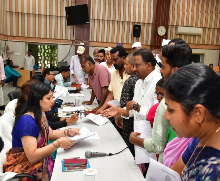 ప్రజావాణి దరఖాస్తులకు ప్రథమ ప్రాధాన్యత