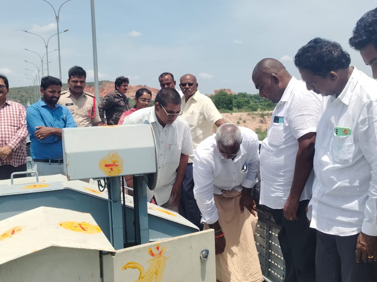 పెన్నా బ్యారేజి నుంచి నీరు విడుదల