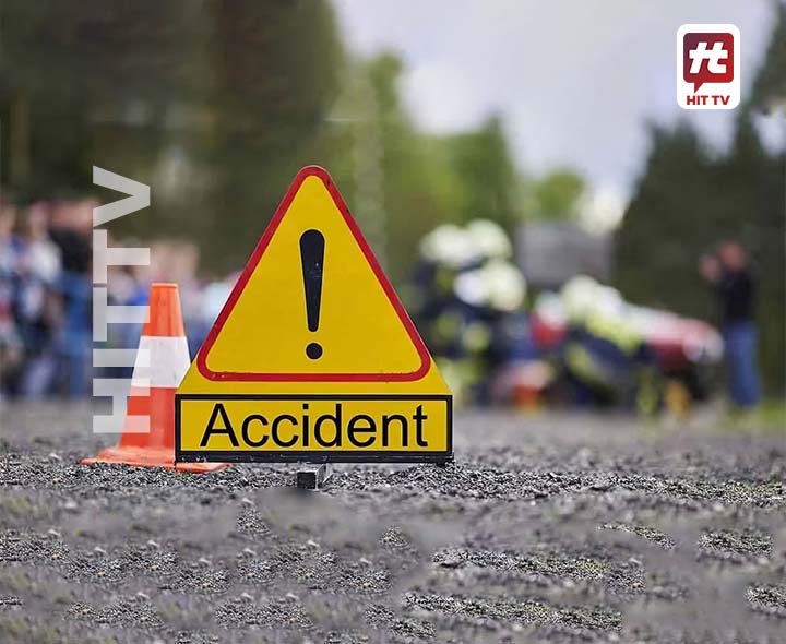 పంటపొలాల్లోకి దూసుకెళ్లిన కారు