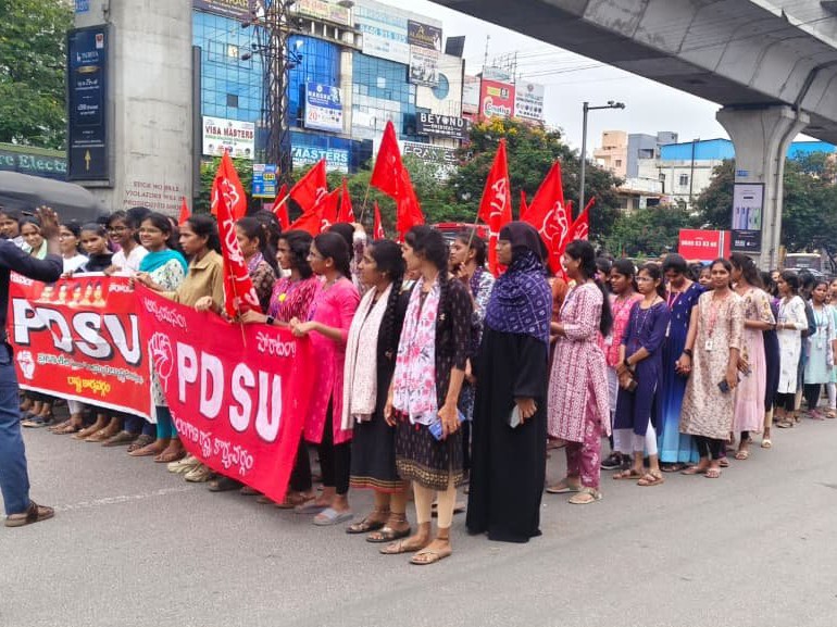 ‘స్కాలర్ షిప్‌లు  విడుదల చేయాలంటూ ర్యాలీ’