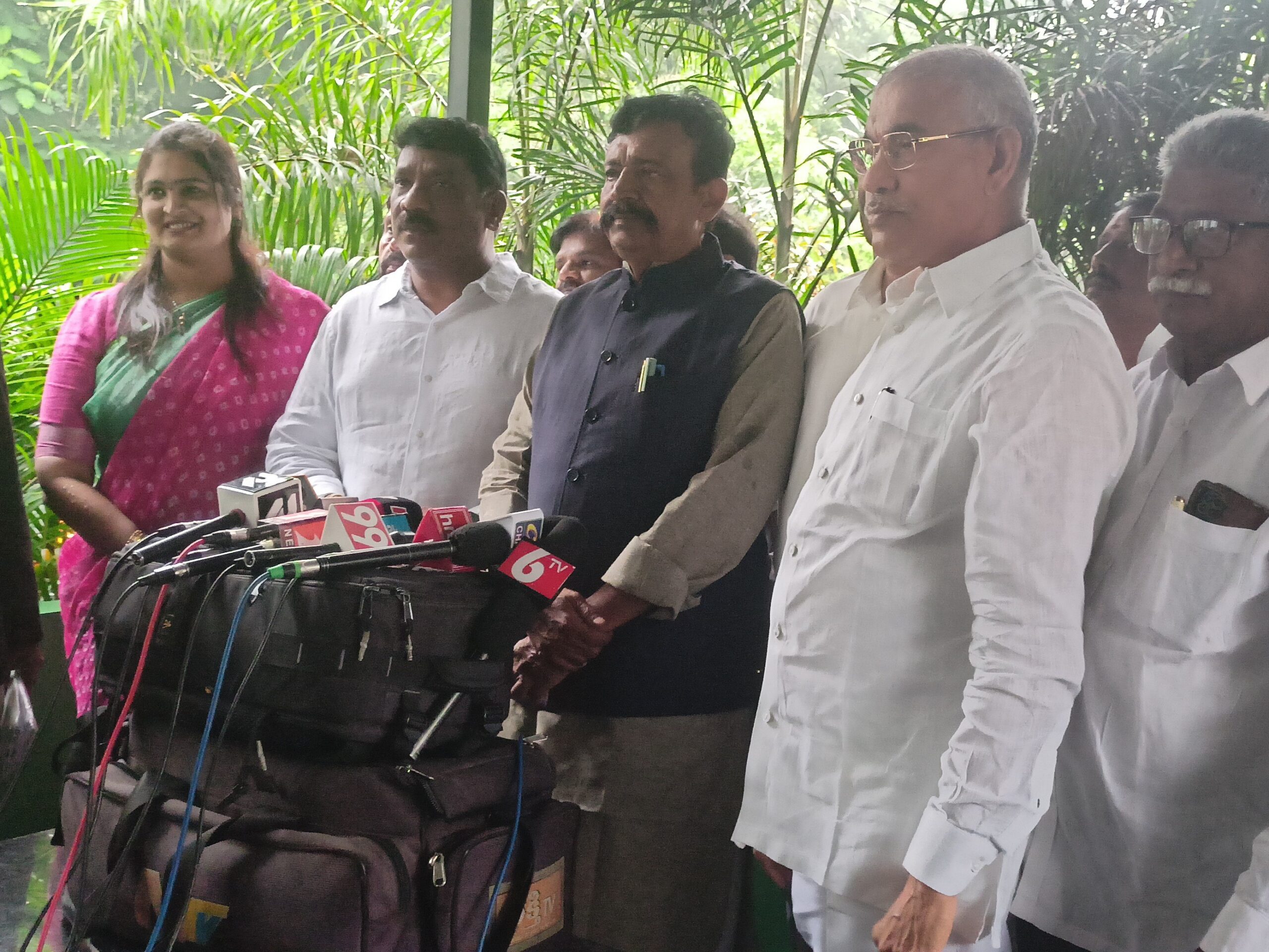 రాష్ట్రంలో రెడ్ బుక్ రాజ్యాంగం నడుస్తోంది: ఎమ్మెల్యే
