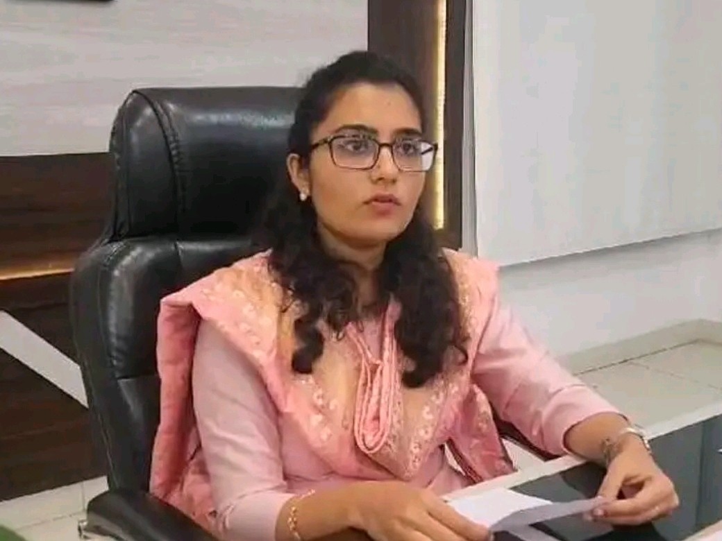 తెనాలి సబ్ కలెక్టర్ కార్యాలయంలో 15 అర్జీలు