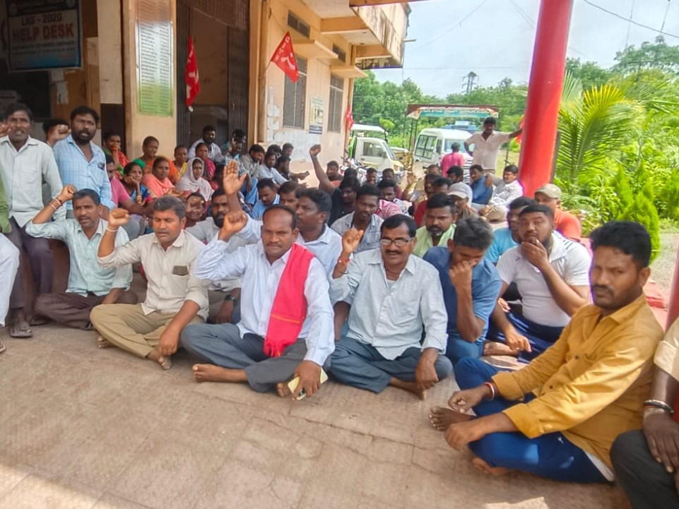 మున్సిపల్ కార్మికుల సమస్యలు పరిష్కరించాలి: CPM