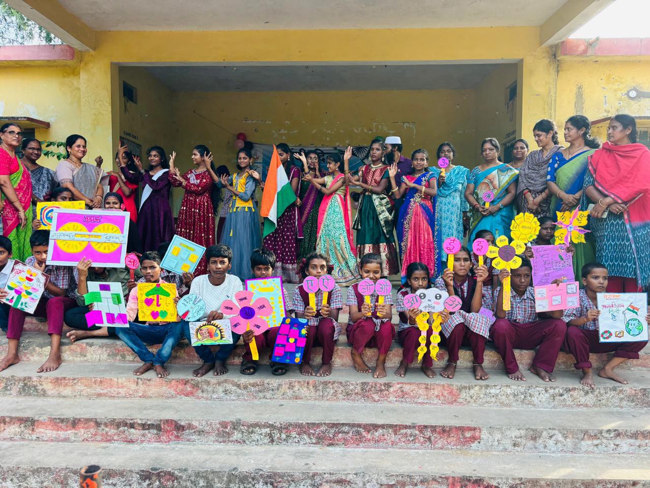 ‘ఏకతాటిపై నడిపేందుకు హిందీ భాష దోహదం’