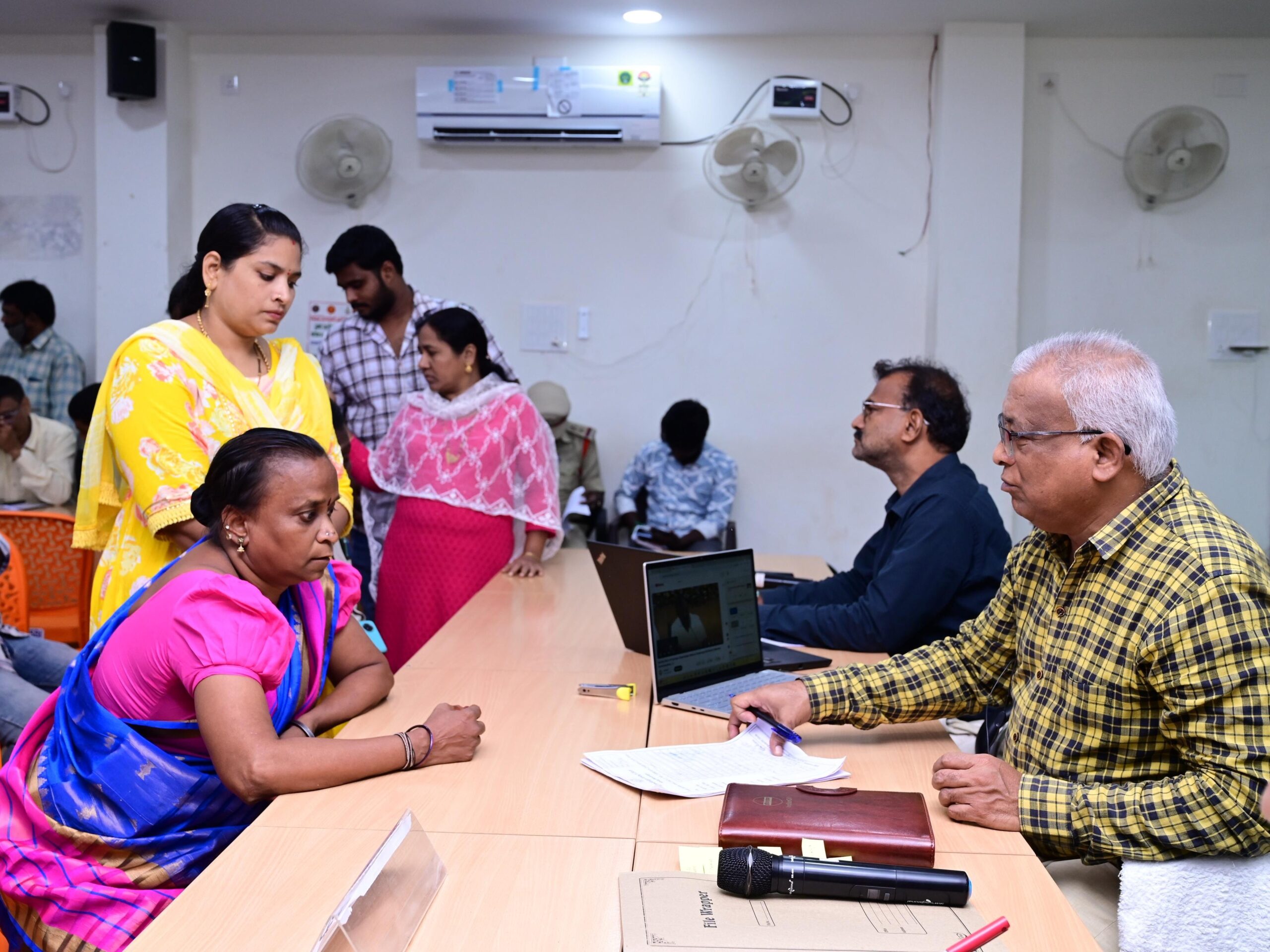 కలెక్టరేట్ PGRSలో 152 అర్జీలు స్వీకరణ