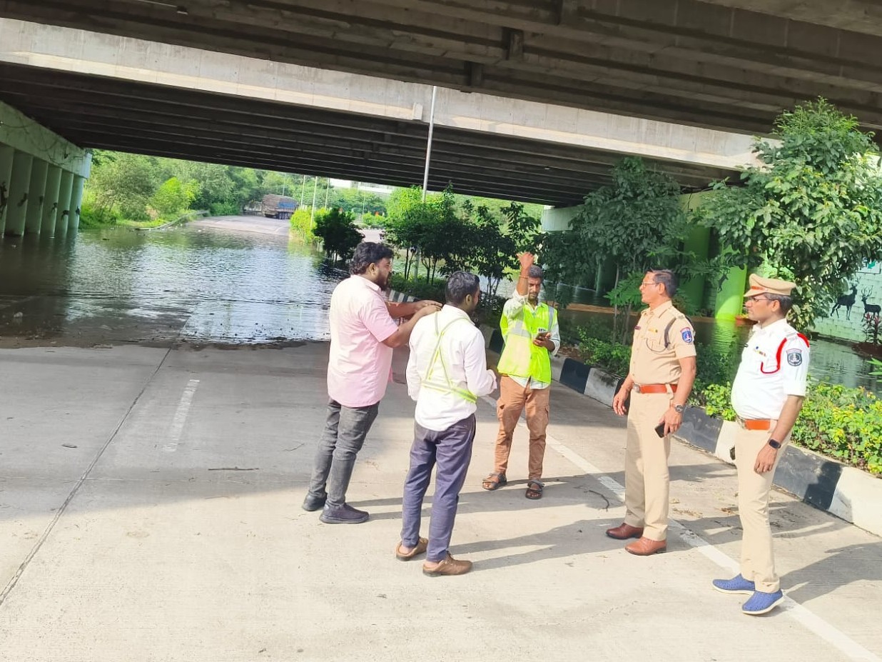 ORR ఎగ్జిట్ నెంబర్ 7 వద్ద నిలిచిన నీరు.. ACP ఆదేశం