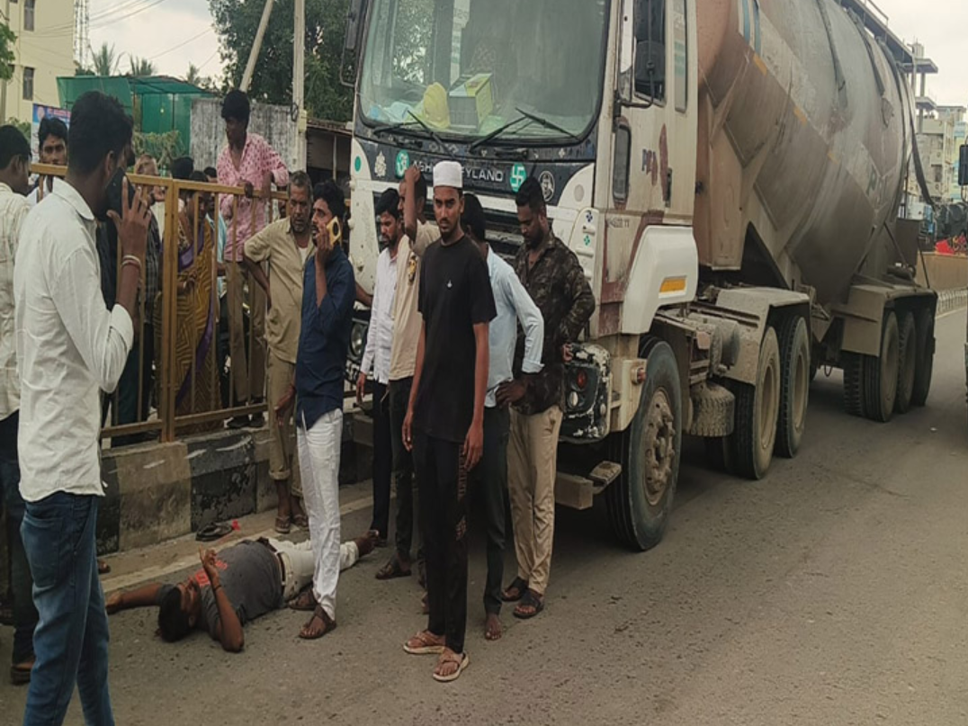 పట్టణంలో రోడ్డు ప్రమాదం