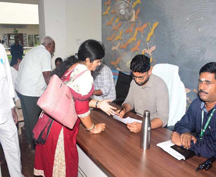 ప్రజా సమస్యల పరిష్కారానికి ప్రజావాణి కార్యక్రమం: కమిషనర్