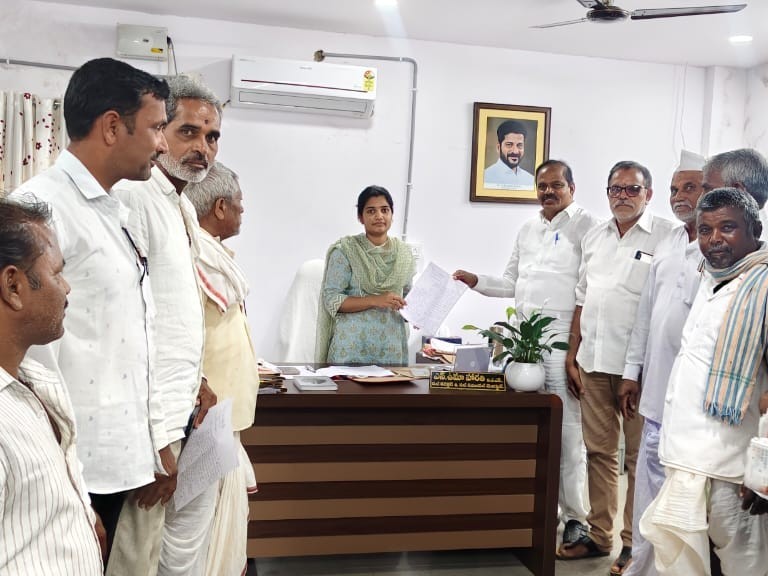నష్టపరిహారంపై సబ్ కలెక్టర్‌కు విన్నపం
