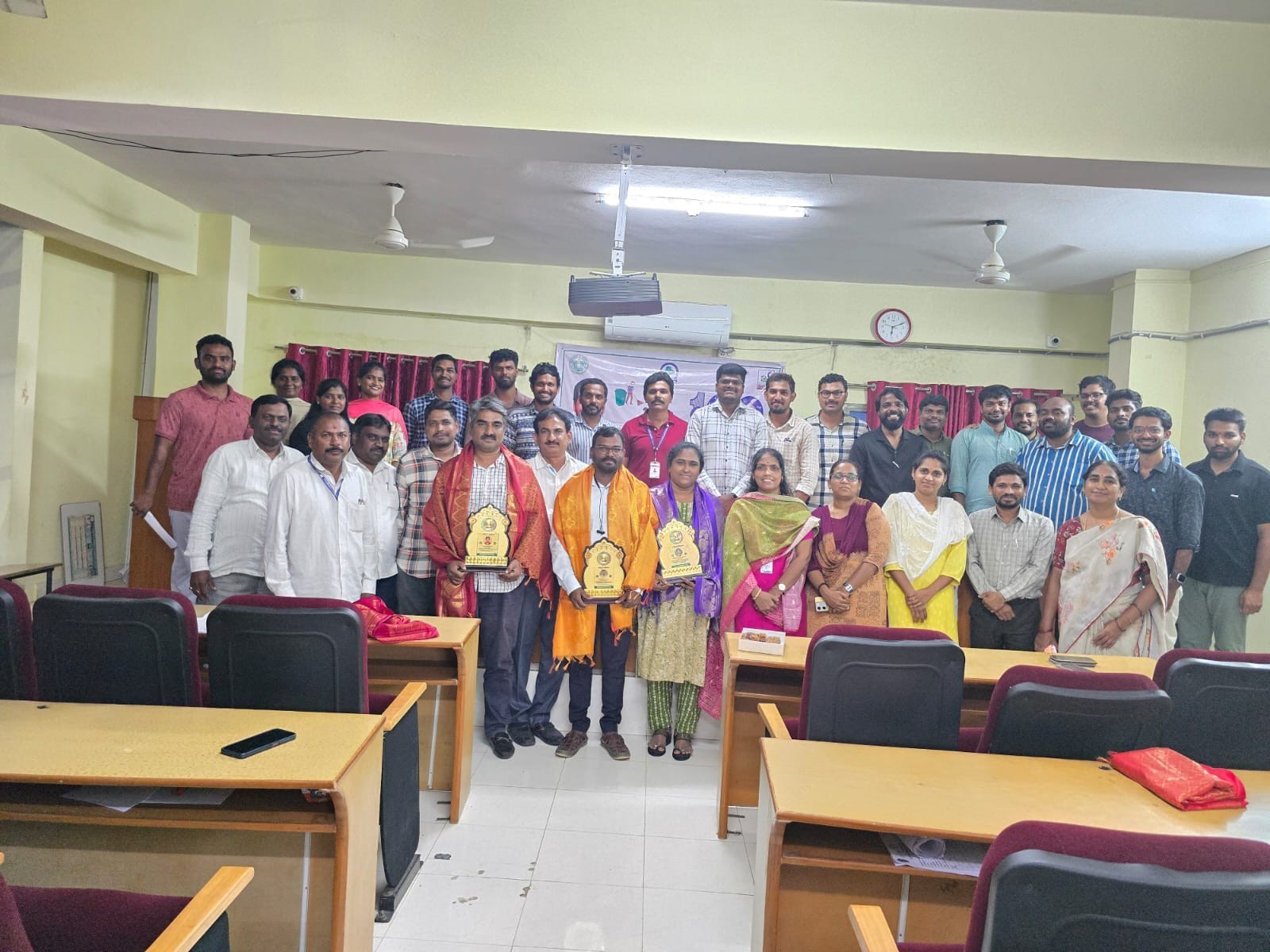 కార్పొరేషన్‌లో అధికారుల బదిలీ