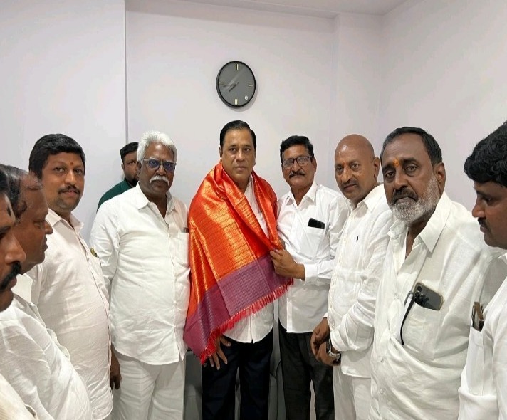 ఎంపీ సురేష్ కుమార్‌ను కలిసిన ఏనుగు రవీందర్ రెడ్డి