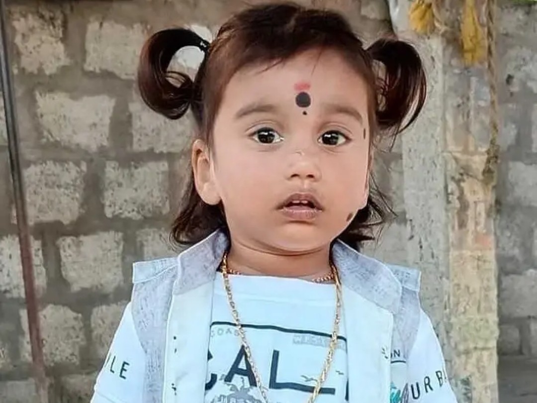 వీధి కుక్కల దాడికి ఐదేళ్ల చిన్నారి బలి..!