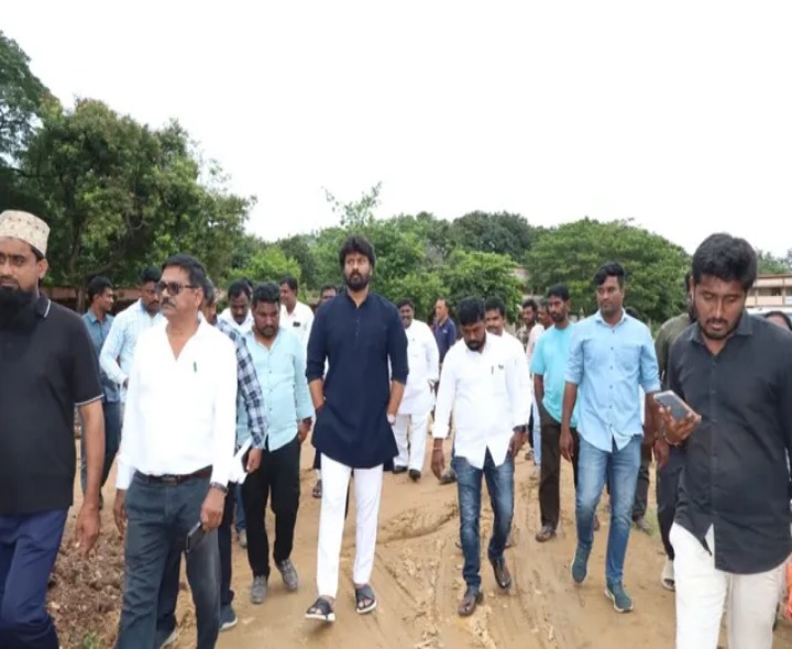 పాఠశాలల్లో అభివృద్ధి పనుల పరిశీలన ఎమ్మెల్యే