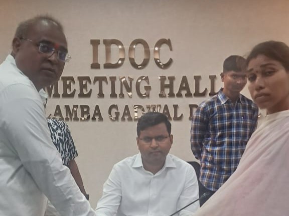 వసతి గృహాల ట్యూటర్ల జీతాలు పెంచాలని వినతి