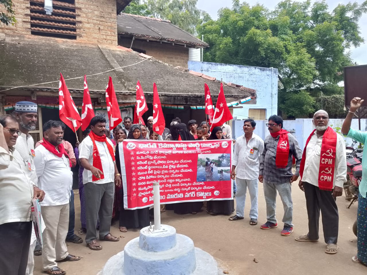 కాలనీ సమస్యలు పరిష్కరించాలి: CPM