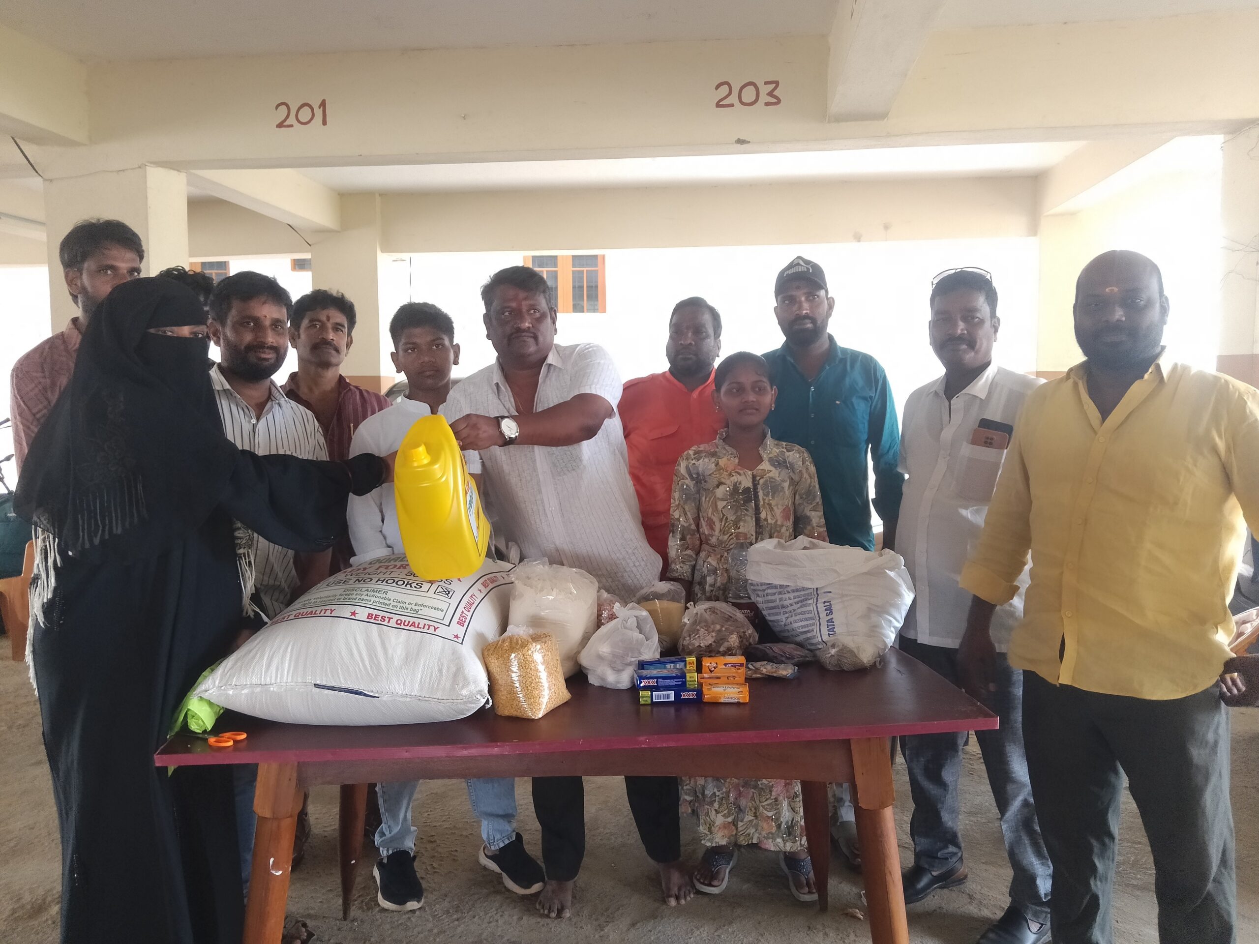 పేదింటి ఆడబిడ్డ పెళ్లికి పసుల ఆర్థిక సహాయం