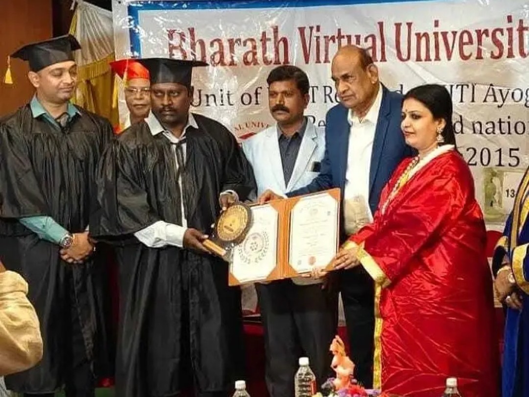ANU గెస్ట్ లెక్చరర్‌కి గౌరవ డాక్టరేట్ ప్రధానం