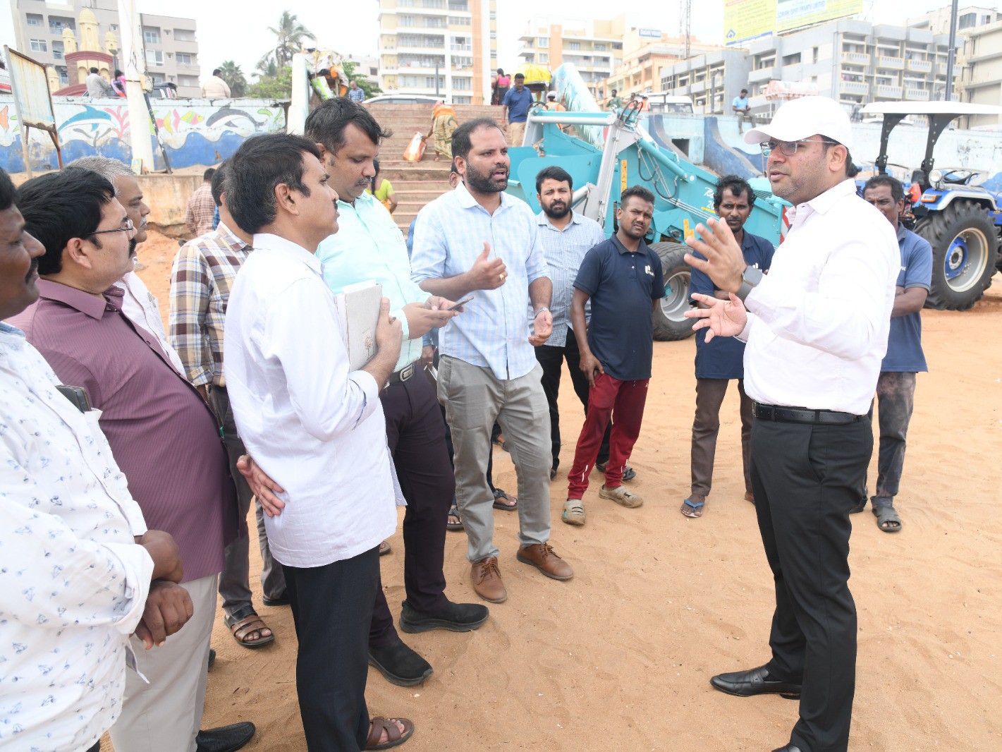 ‘బీచ్‌లో వ్యర్థాలను నిత్యం పరిశుభ్రపరచండి’