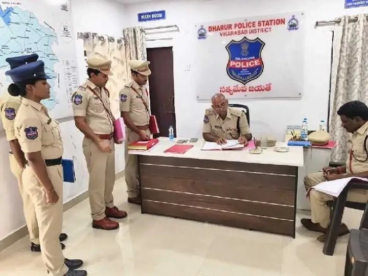 ధారూర్ పోలీస్ స్టేషనన్ను అకస్మికంగా తనిఖీ చేసిన ఎస్పీ
