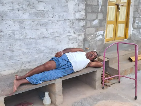 పాత్రికేయుడిని ఆదుకోవాలని విజ్ఞప్తి