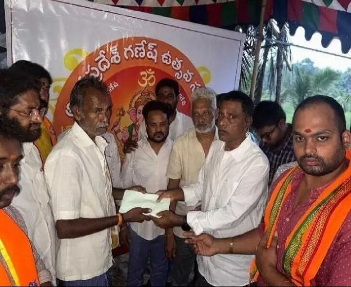 బాధిత కుటుంబాలకు ఆర్థిక సాయం అందజేత