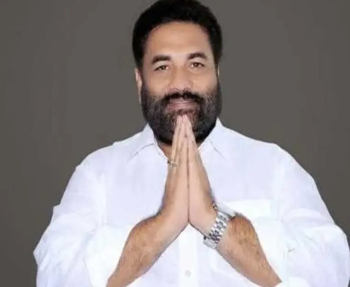 ప్రతి ఒక్కరు అమ్మవారి దర్శనం టికెట్ కొనాల్సిందే: ఎమ్మెల్యే