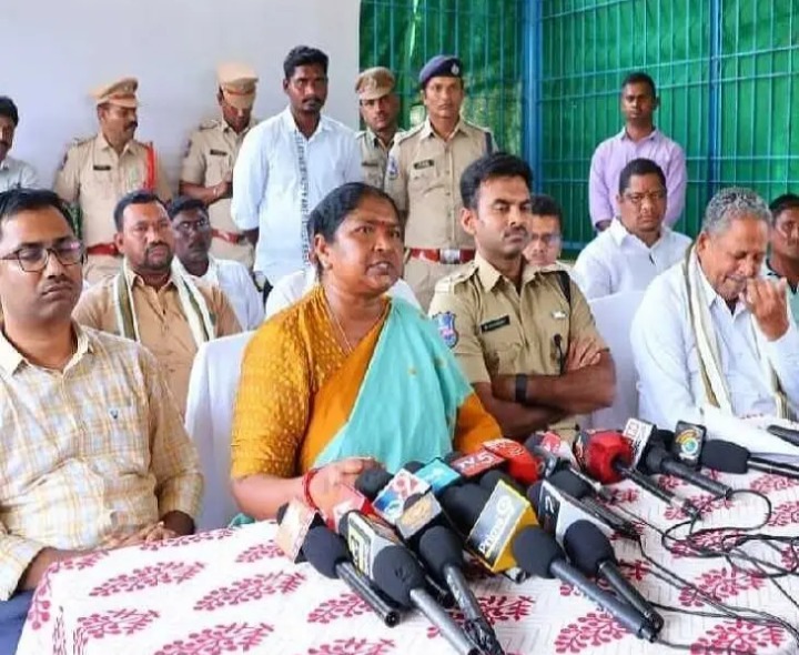 సమ్మక్క-సారలమ్మ గద్దెల అభివృద్ధికి ఏర్పాట్లు: మంత్రి