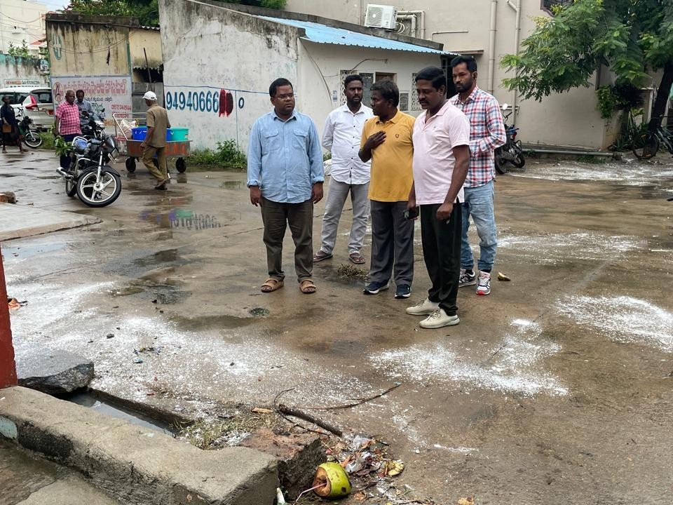 పారిశుద్ధ్య పనుల్లో నిర్లక్ష్యం వద్దు: కమీషనర్