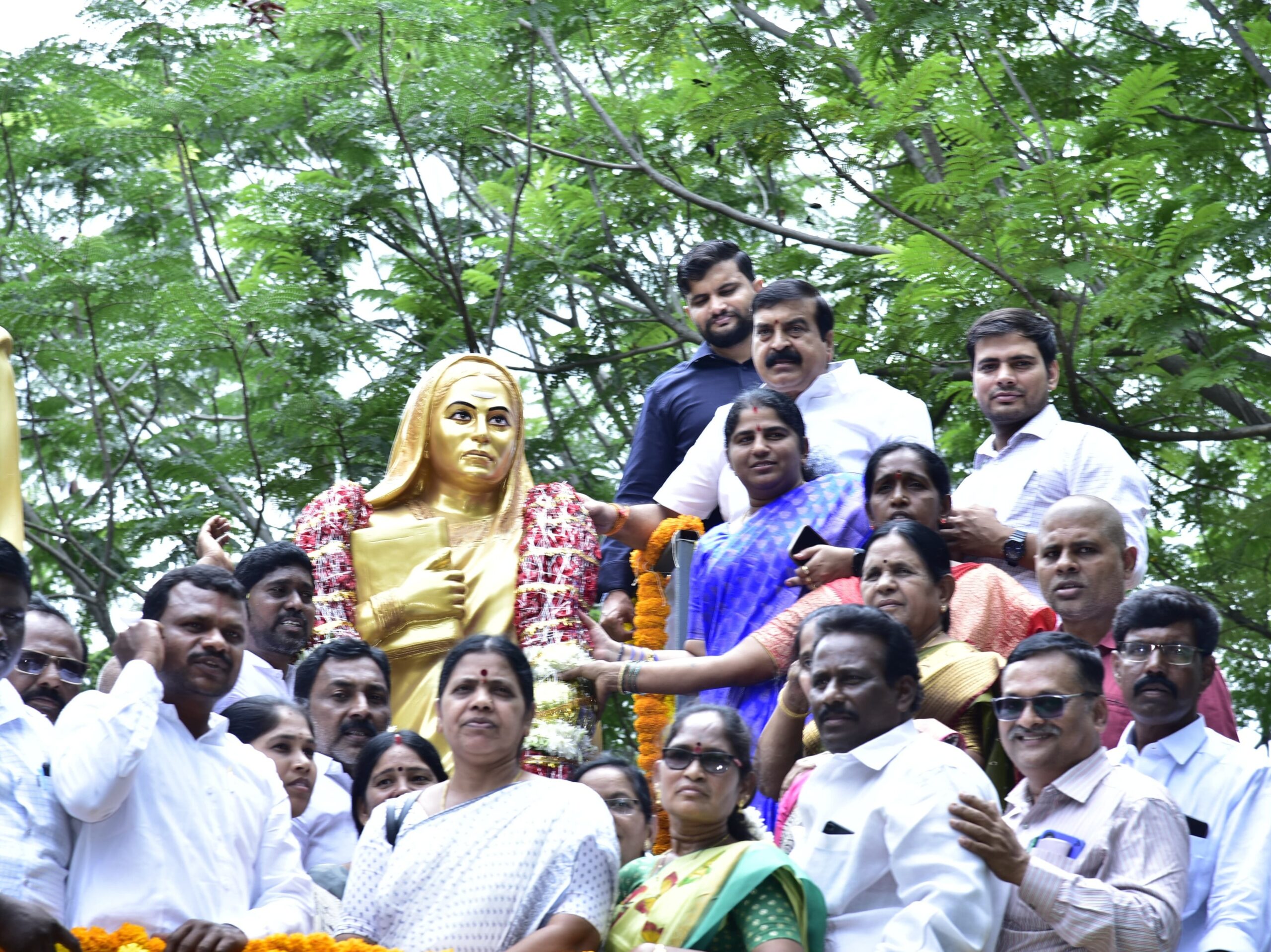 అనంతలో సావిత్రిబాయి పూలే విగ్రహ ఆవిష్కరణ