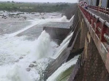మూసీ మూడు గేట్లు ఎత్తివేత