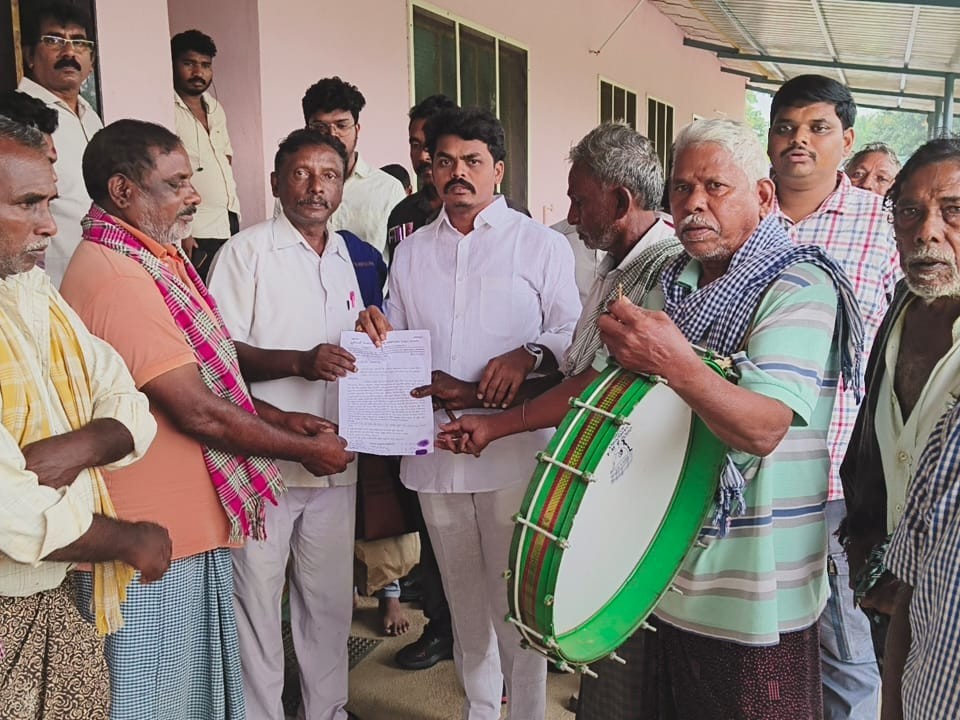 ‘వాళ్ళని నాలుగో తరగతి ఉద్యోగులుగా గుర్తించాలి’