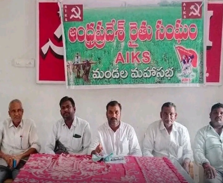 ’మొక్కజొన్న కొనుగోలు కేంద్రాన్ని ఏర్పాటు చేయాలి’