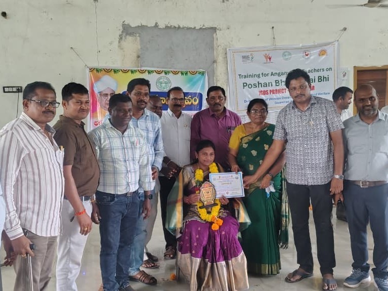 బెస్ట్ టీచర్ అవార్డుకు గ్రహితకు ఘనంగా సత్కారం
