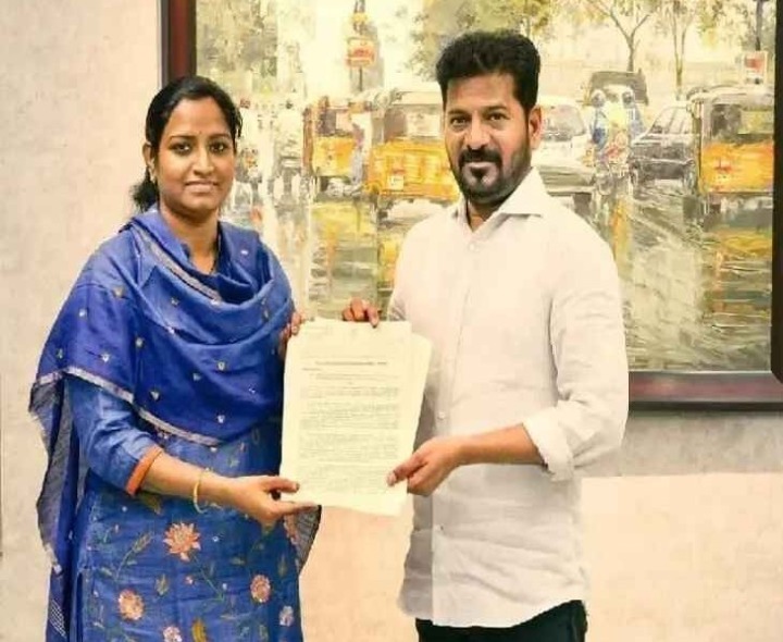 సీఎం రేవంత్ రెడ్డిని కలిసిన ఎంపీ కావ్య