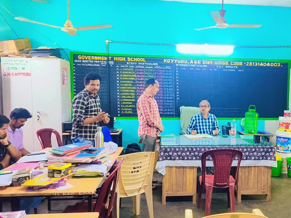 కొయ్యూరు ఎంఈవోపై ఆగ్రహం వ్యక్తం చేసిన డీఈవో