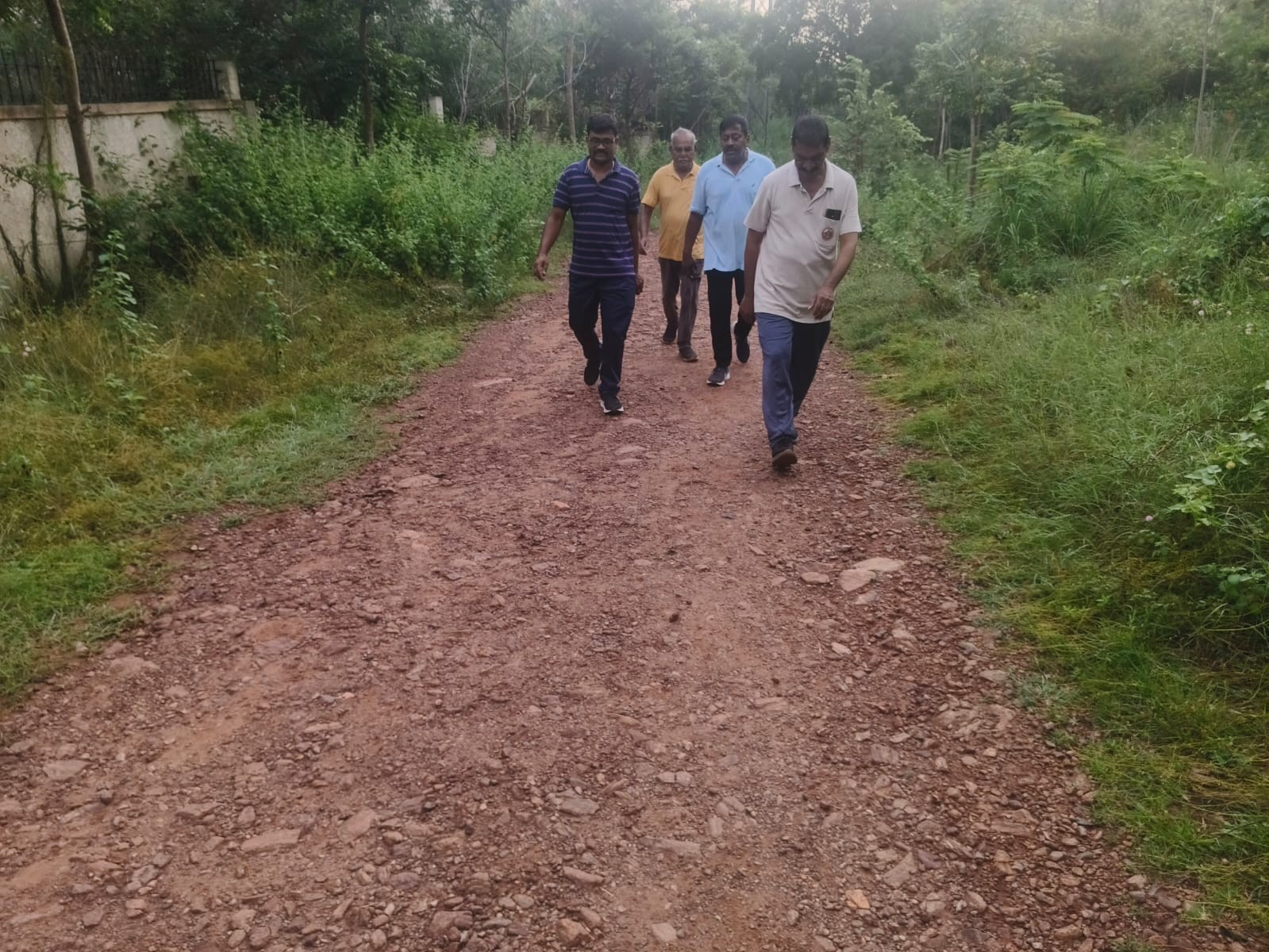 ఎయిమ్స్ ఎకో పార్క్ వాకింగ్ ట్రాక్‌పై ఫిర్యాదు