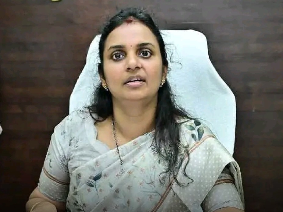 బాధిత కుటుంబాన్ని పరామర్శించిన కలెక్టర్