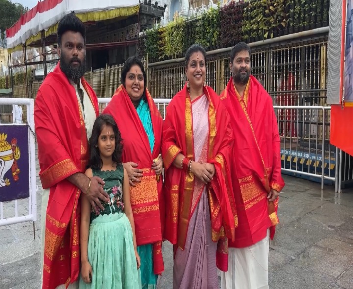 శ్రీవారిని దర్శించుకున్న మాజీ మంత్రి రోజా, నటి రవళి