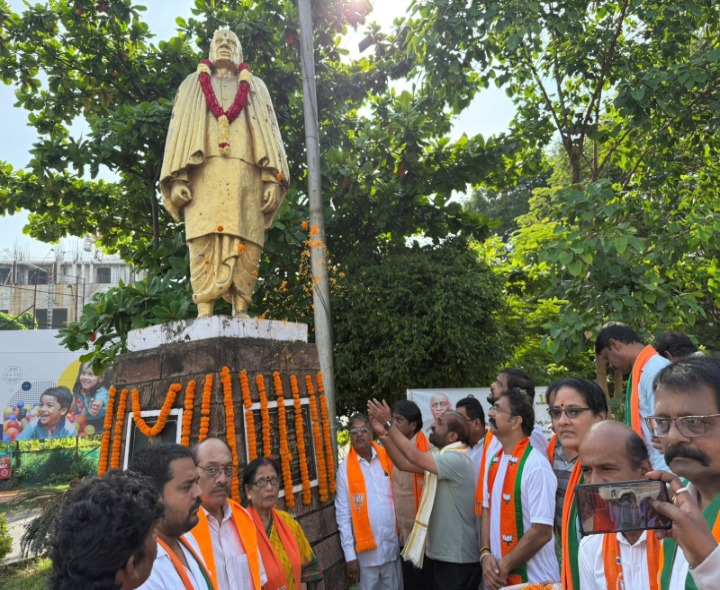 సర్దార్ వల్లభ్​భాయ్ పటేల్‌కు మంత్రి నివాళి