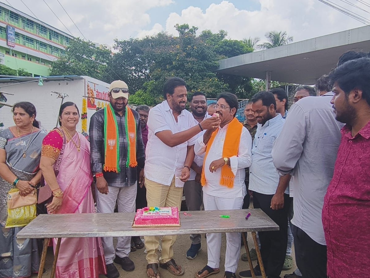 రావులపాలెంలో ప్రధాని మోదీ పుట్టినరోజు వేడుకలు
