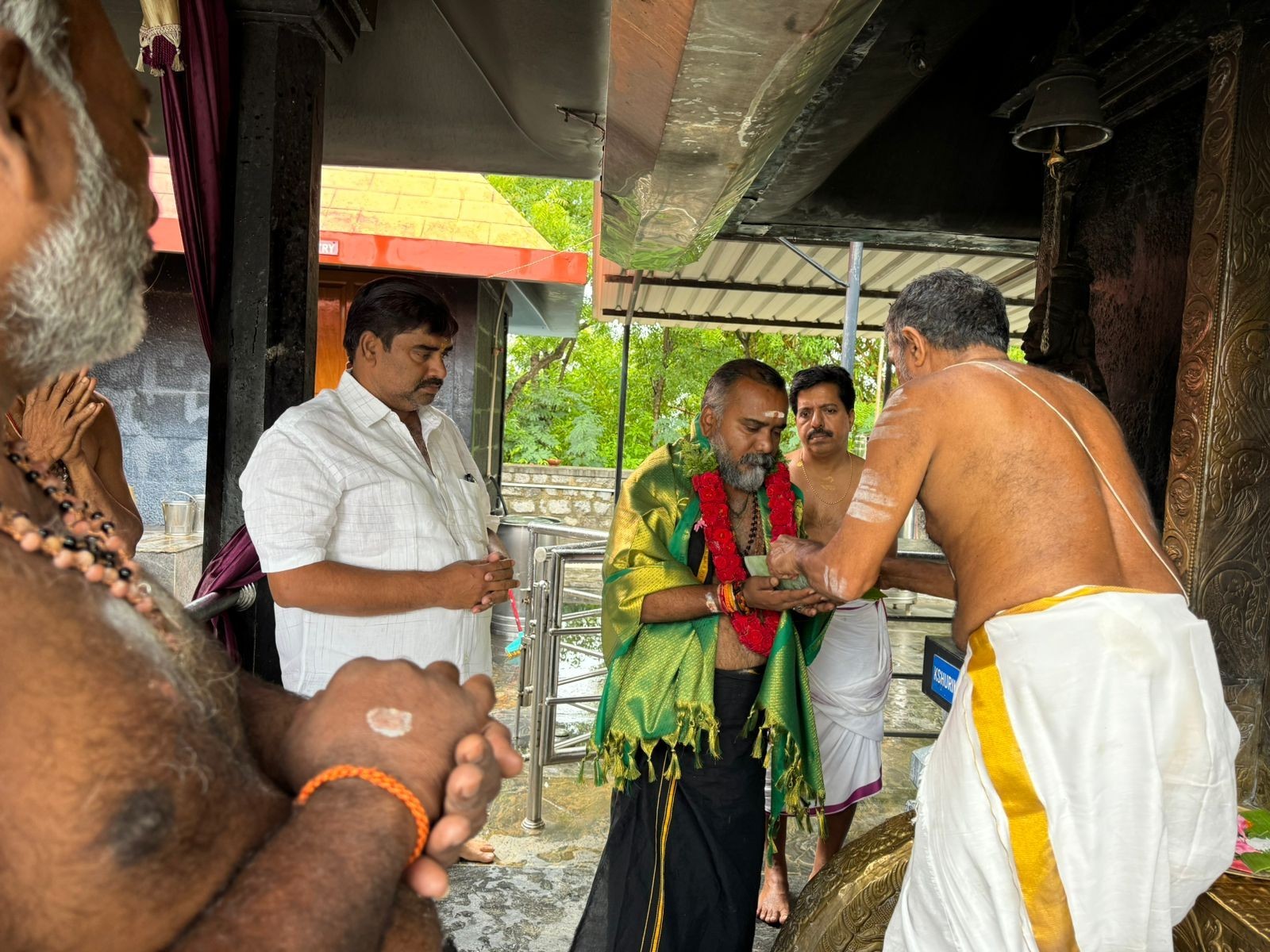 అయ్యప్ప స్వామి సేవలో పూతలపట్టు MLA